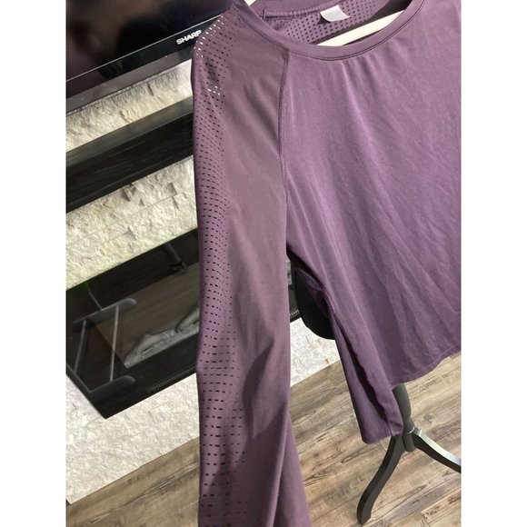 GAP FIT Tops - GAP FIT-DARK PLUM-SIZE MED-WOMENS-ATHLETIC TOP-EXCELLENT CONDITION